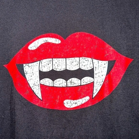 CITY STREETS Black T-Shirt with Smiling Red Vampire Lips and Teeth - Picture 2 of 4
